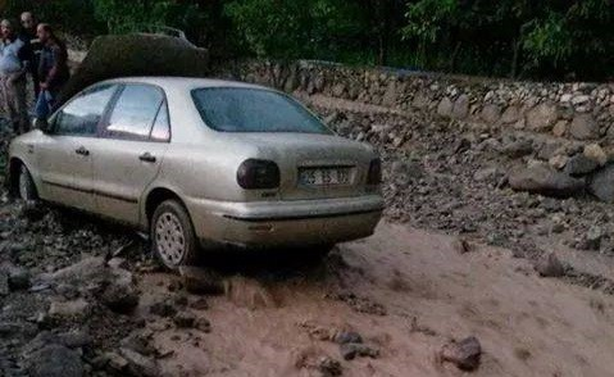 Tortum\'da Sağanak Yağış Sele Dönüştü