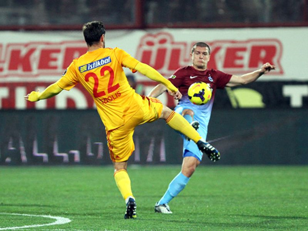 Trabzonspor Bourceanu\'yu Steaua\'ya Kiraladı!