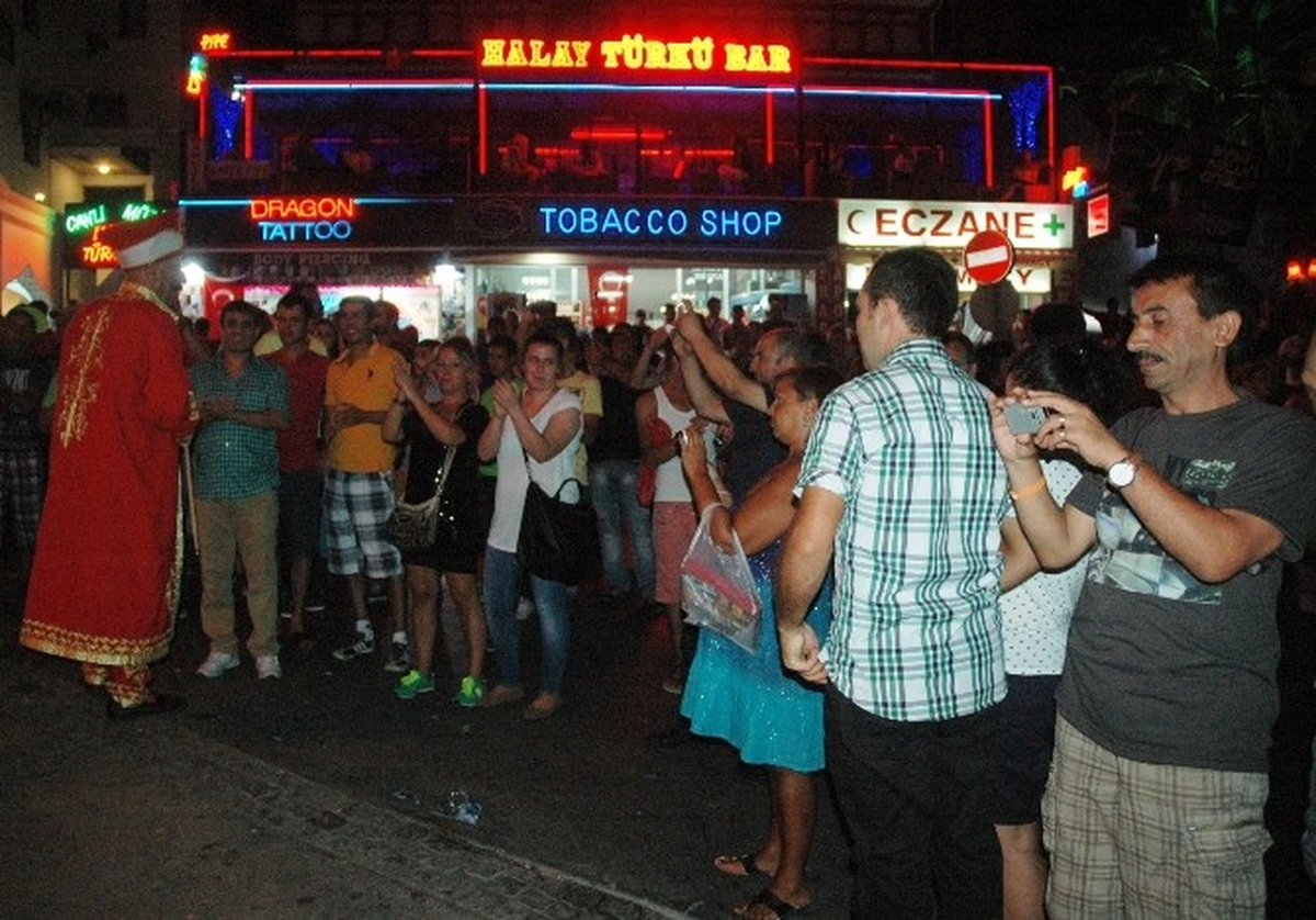 Turistler Mehter Takımı ile Fotoğraf Çektirme Yarışına Girdi