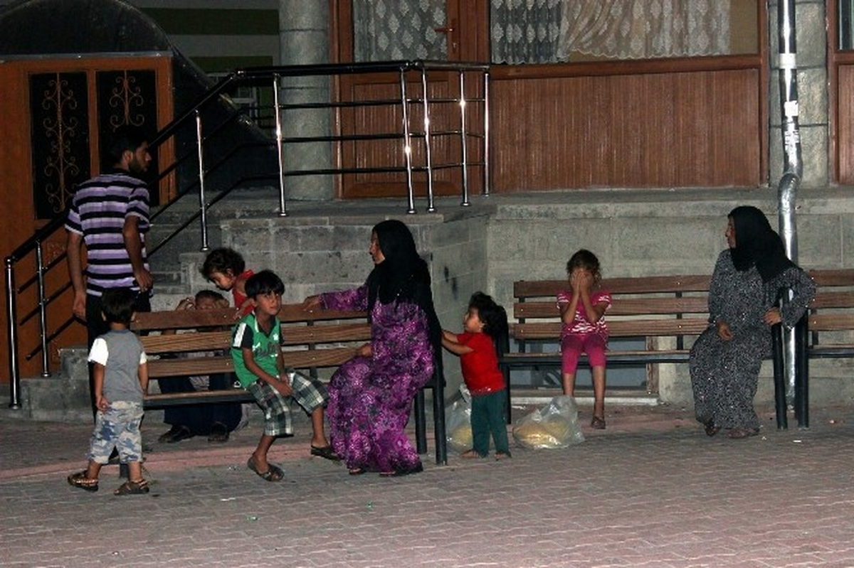 12 Kişilik Suriyeli Aile Camiye Sığındı