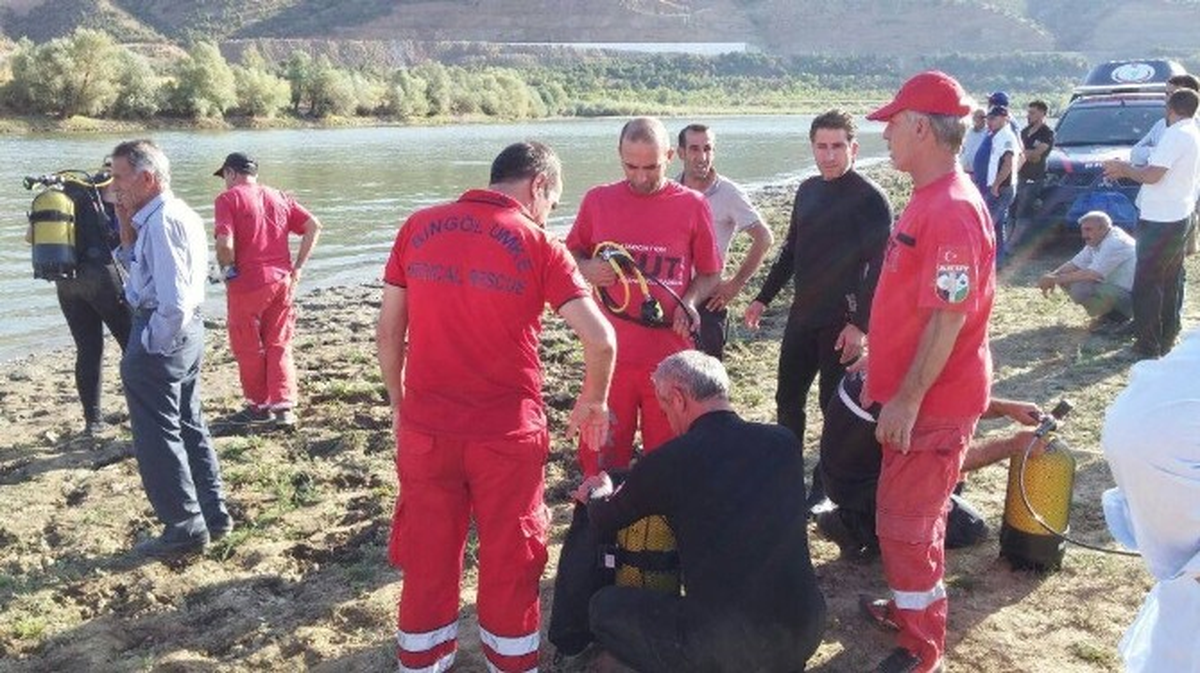 13 Yaşındaki Çocuk Murat Nehri\'nde Kayboldu