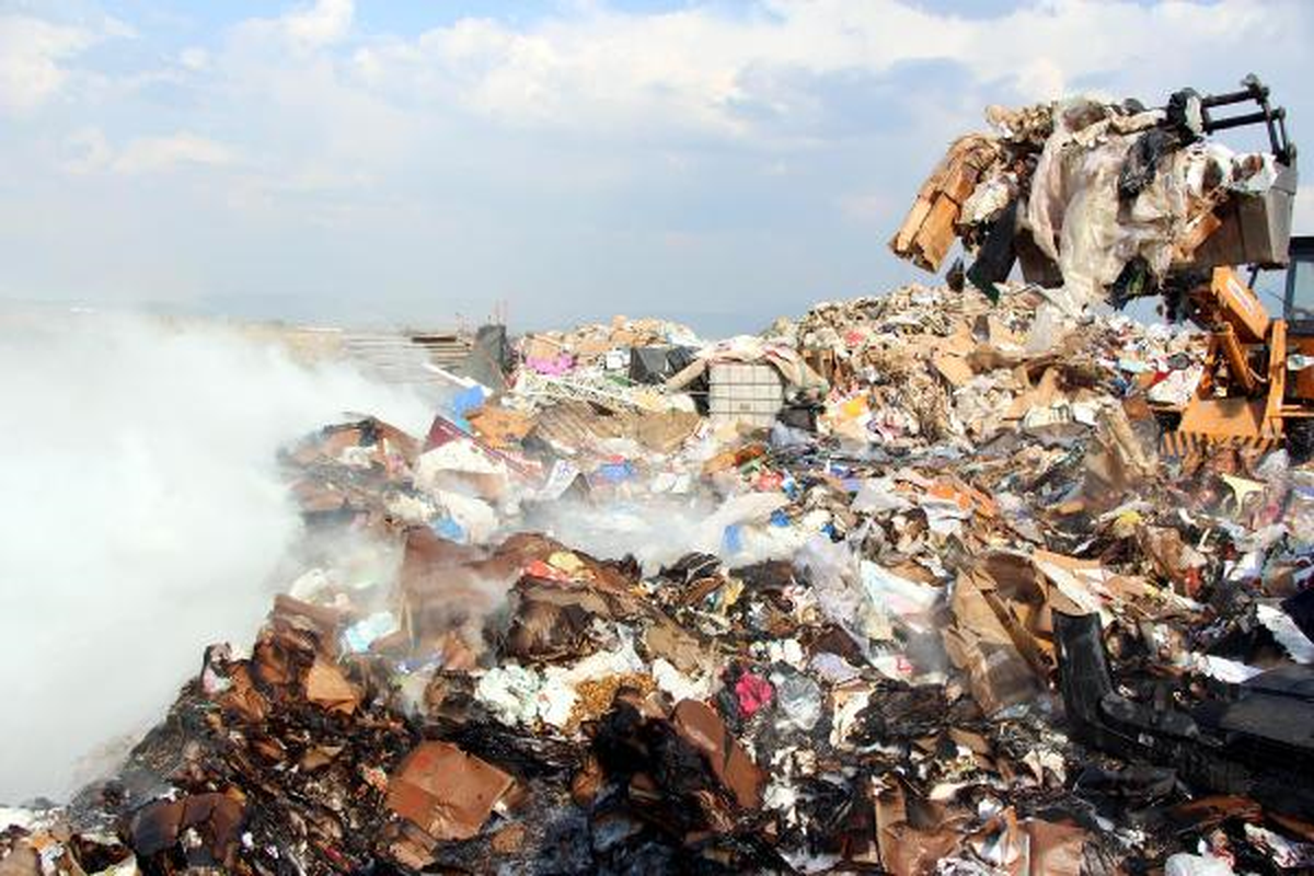 800 Ton Atığın Bulunduğu Tesisteki Yangın Korkuttu