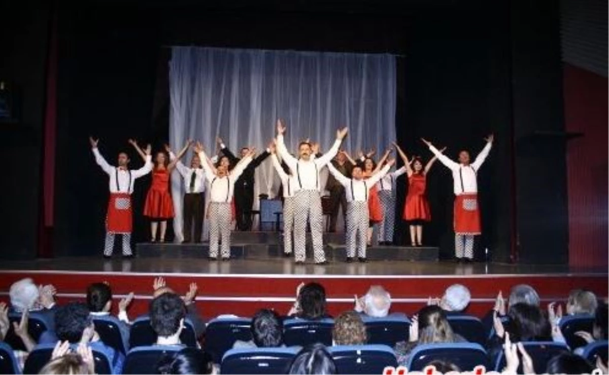 Antalya Büyükşehir Belediye Tiyatrosu Tunus\'ta Beğeni Topladı