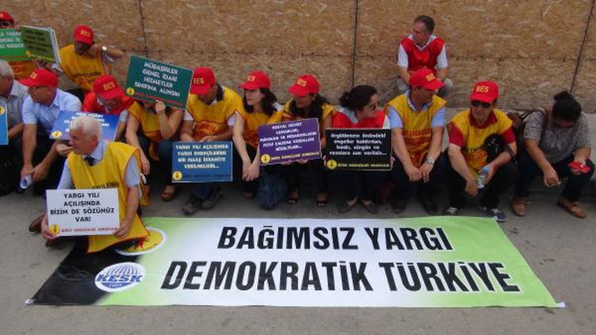 Adli Yıl Açılışında Yargı Çalışanları Eylem Yaptı