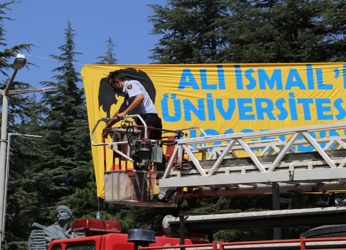 Anadolu Üniversitesi\'nde Pankart Gerginliği