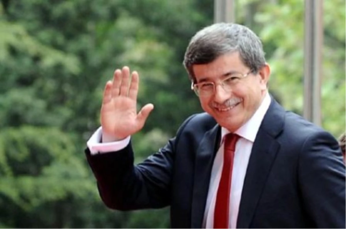 Başbakan Davutoğlu, Kılıçdaroğlu\'nu Eleştirdi Bahçeli\'yi Övdü