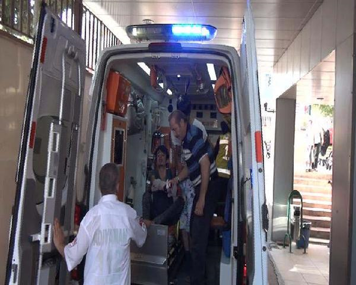 Bileklerini Keserek Yaşamına Son Vermek İstedi