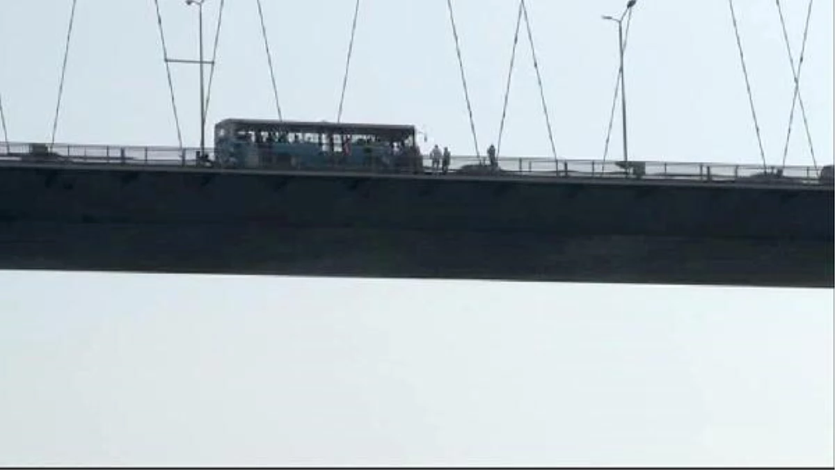 Boğaziçi Köprüsü\'nde Trafiği Kilitleyen Şahıs, İntihar Etti