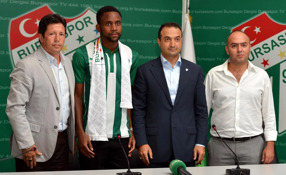 Bursaspor, Cedric Bakambu ile 4 Yıllığına Anlaştı