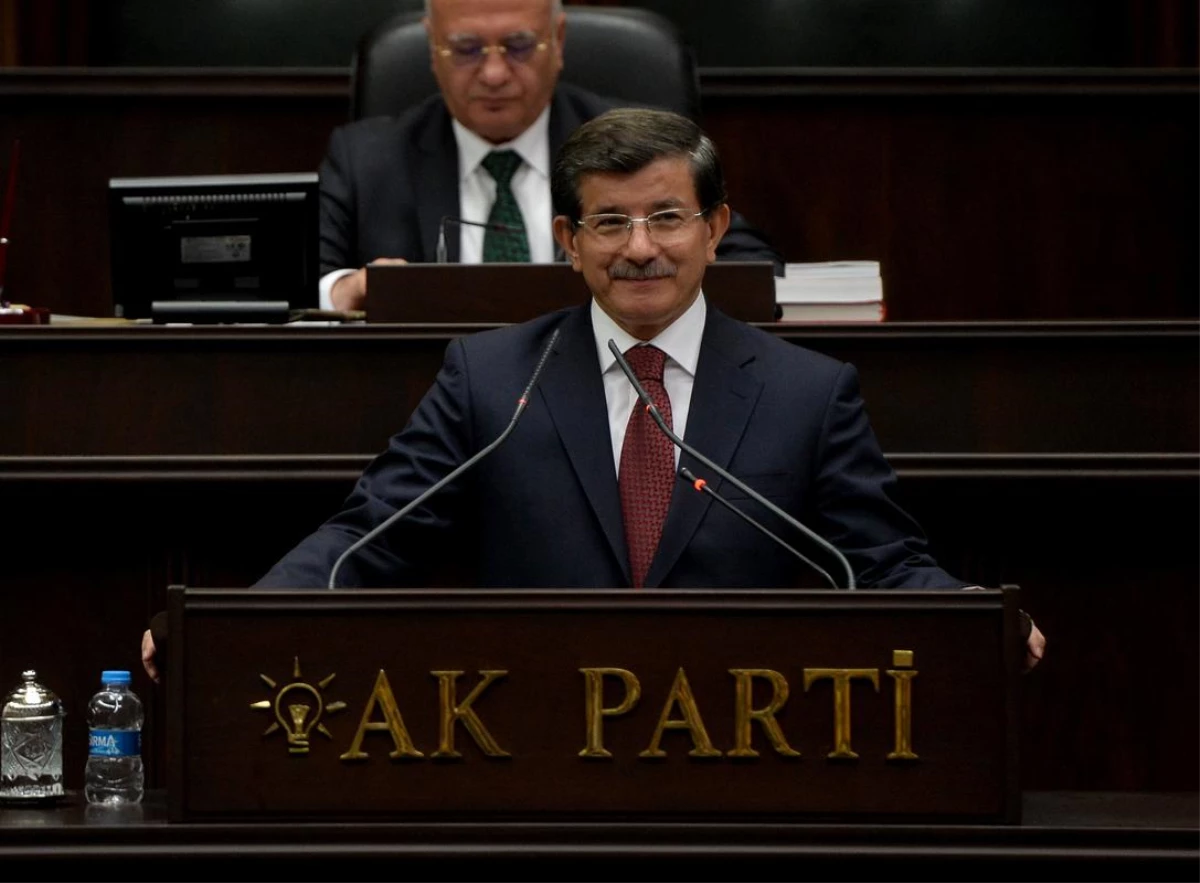 Davutoğlu İlk Grup Toplantısında Uyardı: Bana Mazeretle Gelmeyin