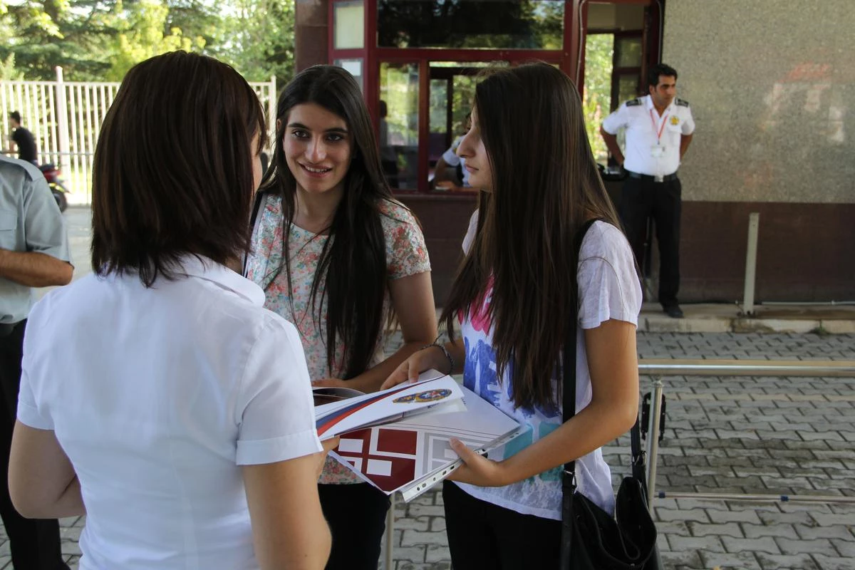 Elazığ\'da Polislerden "İlk Adımda Dost Eli" Projesi