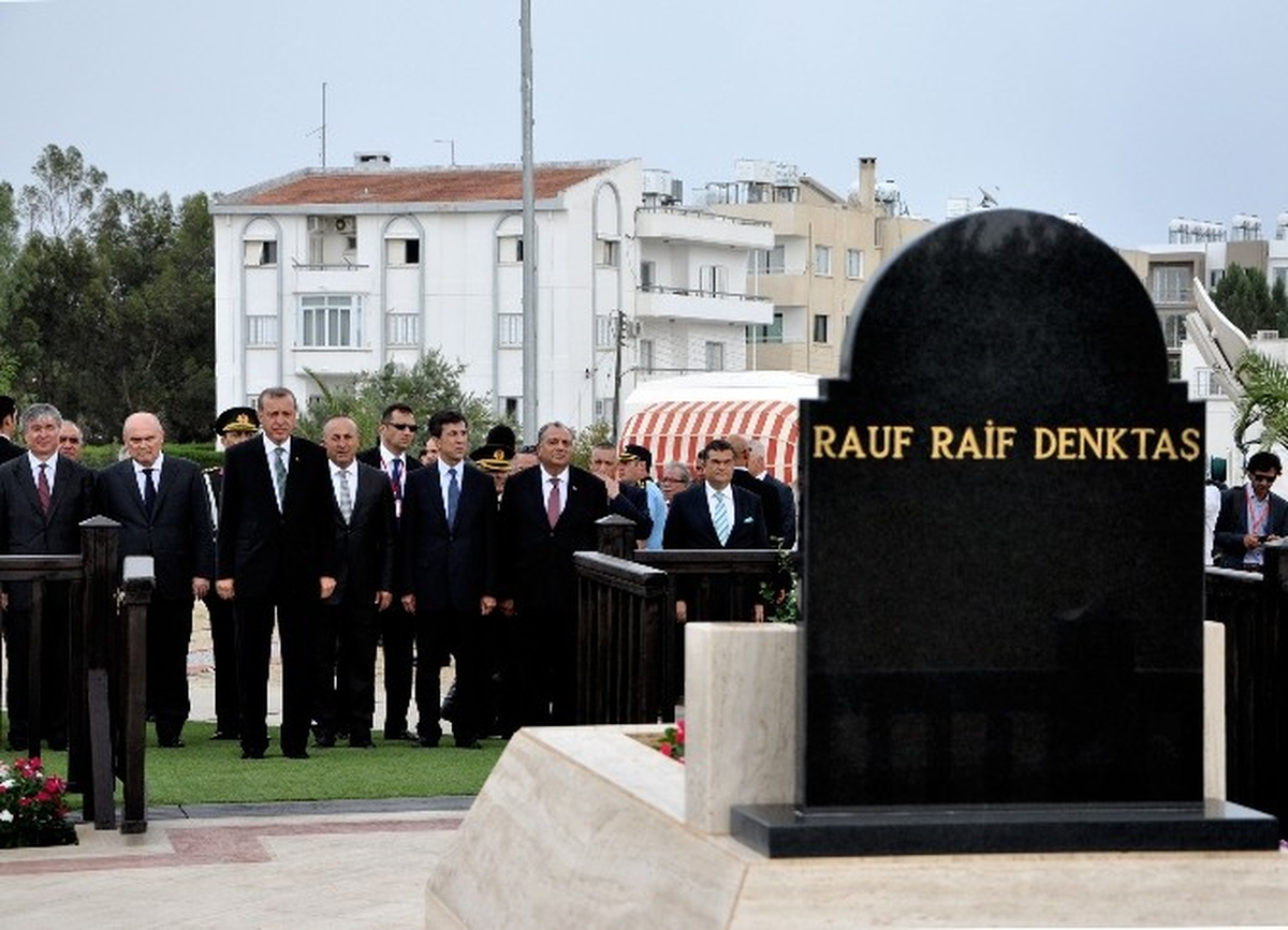 Erdoğan, Denktaş\'ın Mezarını Ziyaret Etti