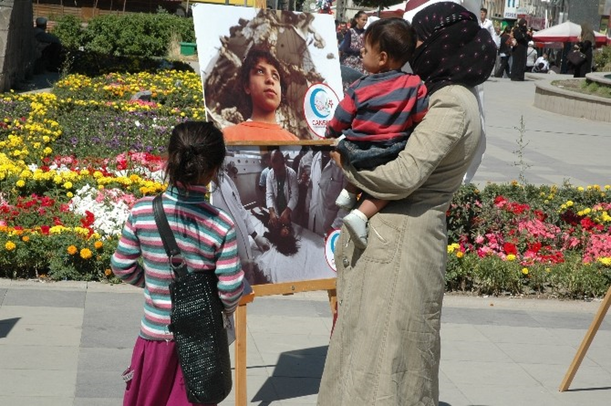 Erzurum\'da Gazze İçin Yardım Sergisi