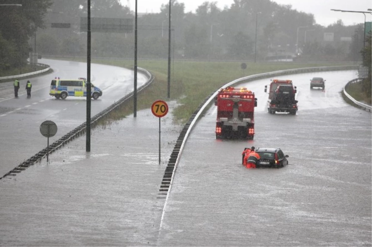 İsveç Aşırı Yağışlar Sonrası Sele Teslim