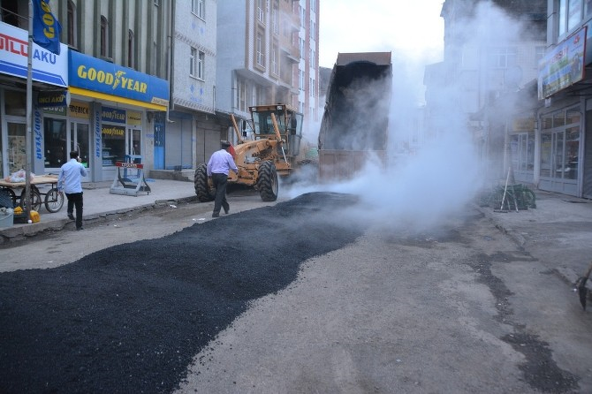 Kars Belediyesi\'nin Asfalt Çalışması Devam Ediyor