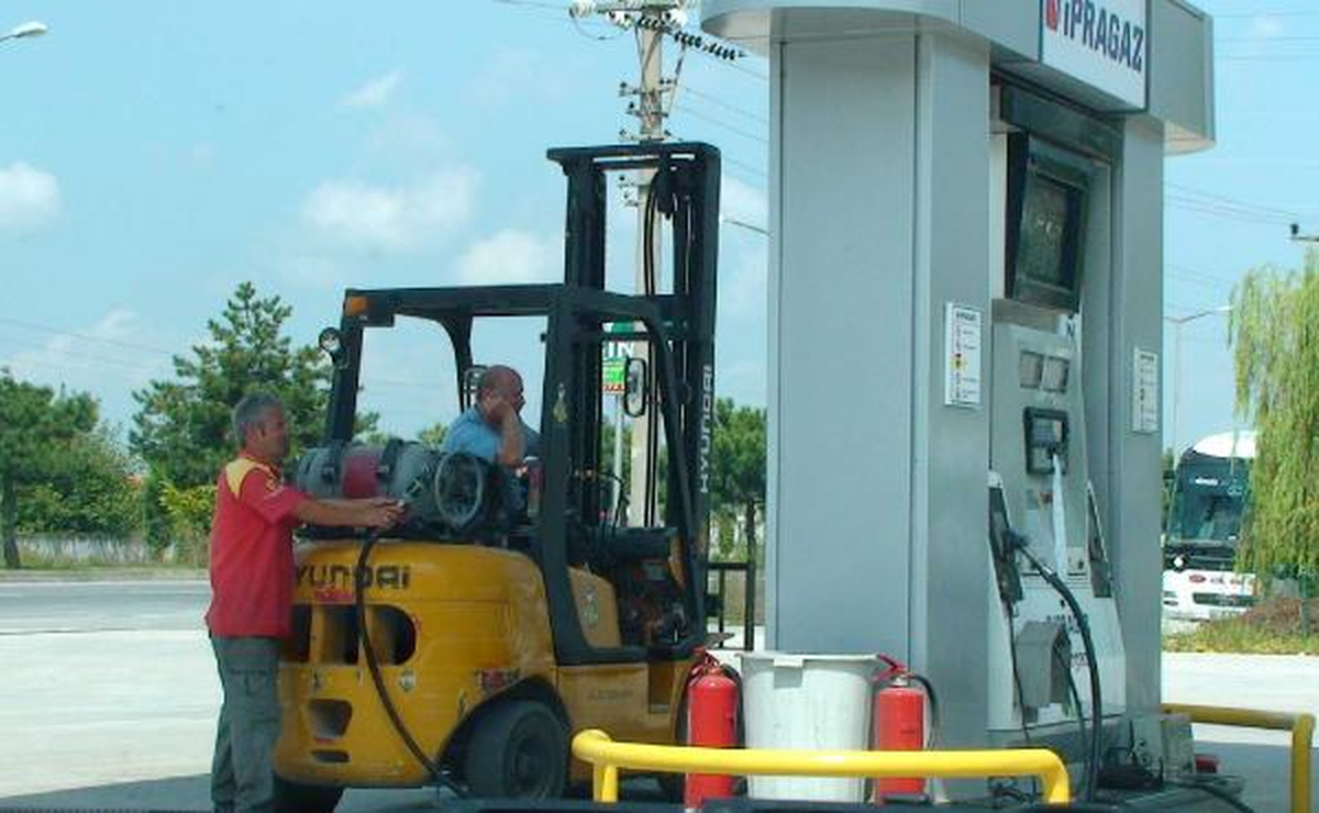Lpg'li Forklift Yakıt Alıyor