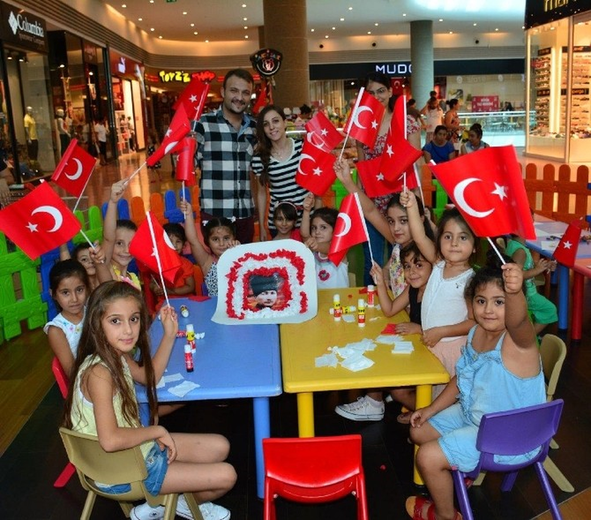 Minikler Ata\'sını Ölümsüzleştirdi