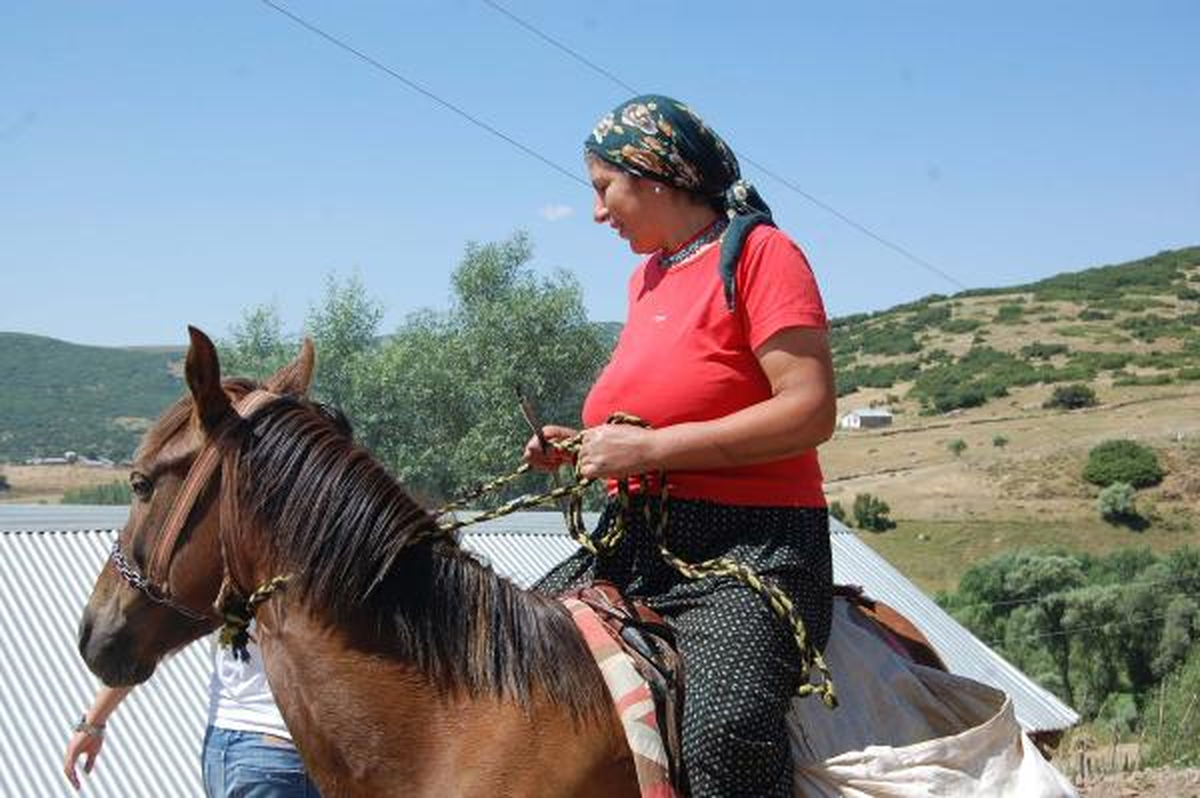 Muşlu Amazonlar Yayla Yolunda