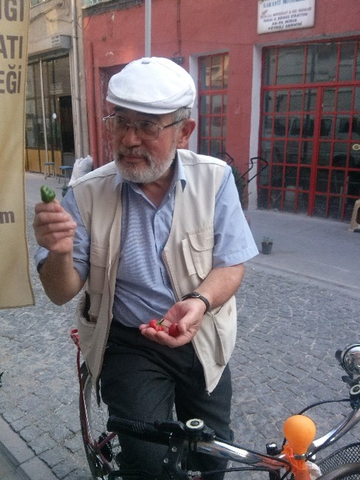 Nihat Dede, Küfür Edenin Ağzına Acı Biber Sürüyor