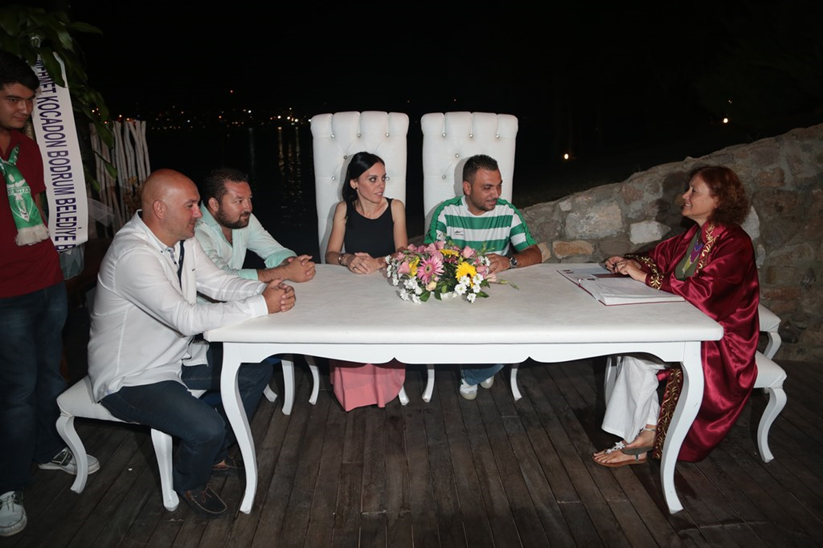 Nikah Masasına Bodrumspor Forması İle Oturdu
