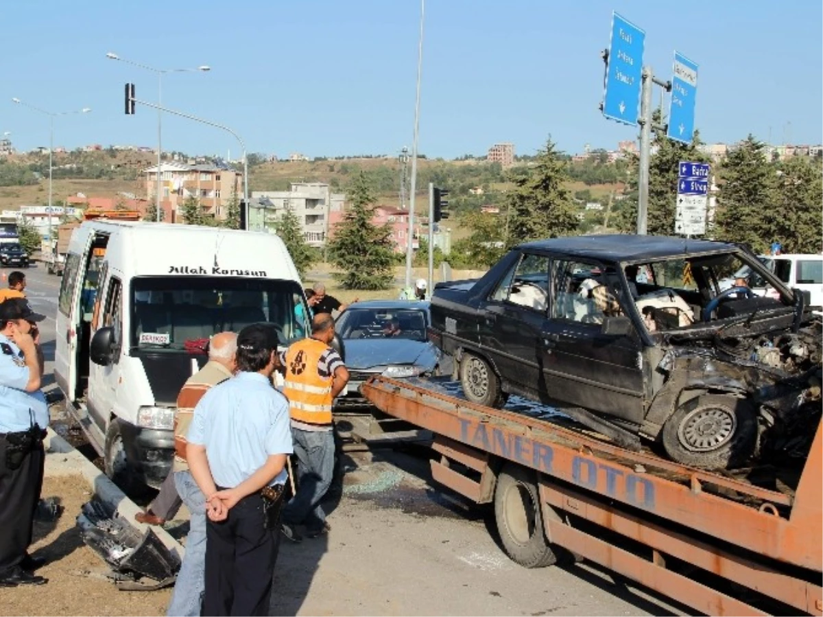 Samsun\'da Trafik Kazası: 10 Yaralı