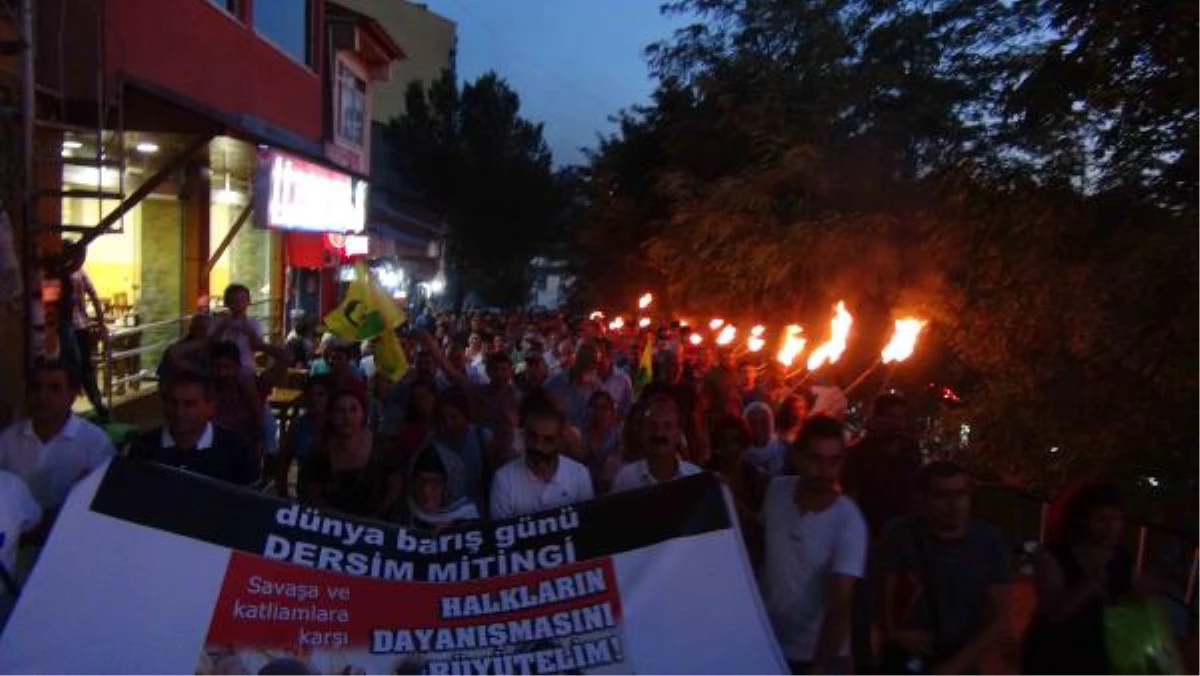 Tunceli\'de Mumlar Barışa Yakıldı