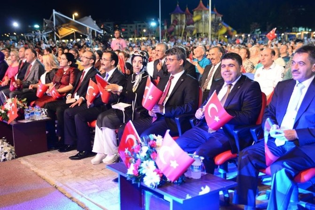 Uşak\'ta Kurtuluş Etkinlikleri Akşam Sefası ile Devam Etti