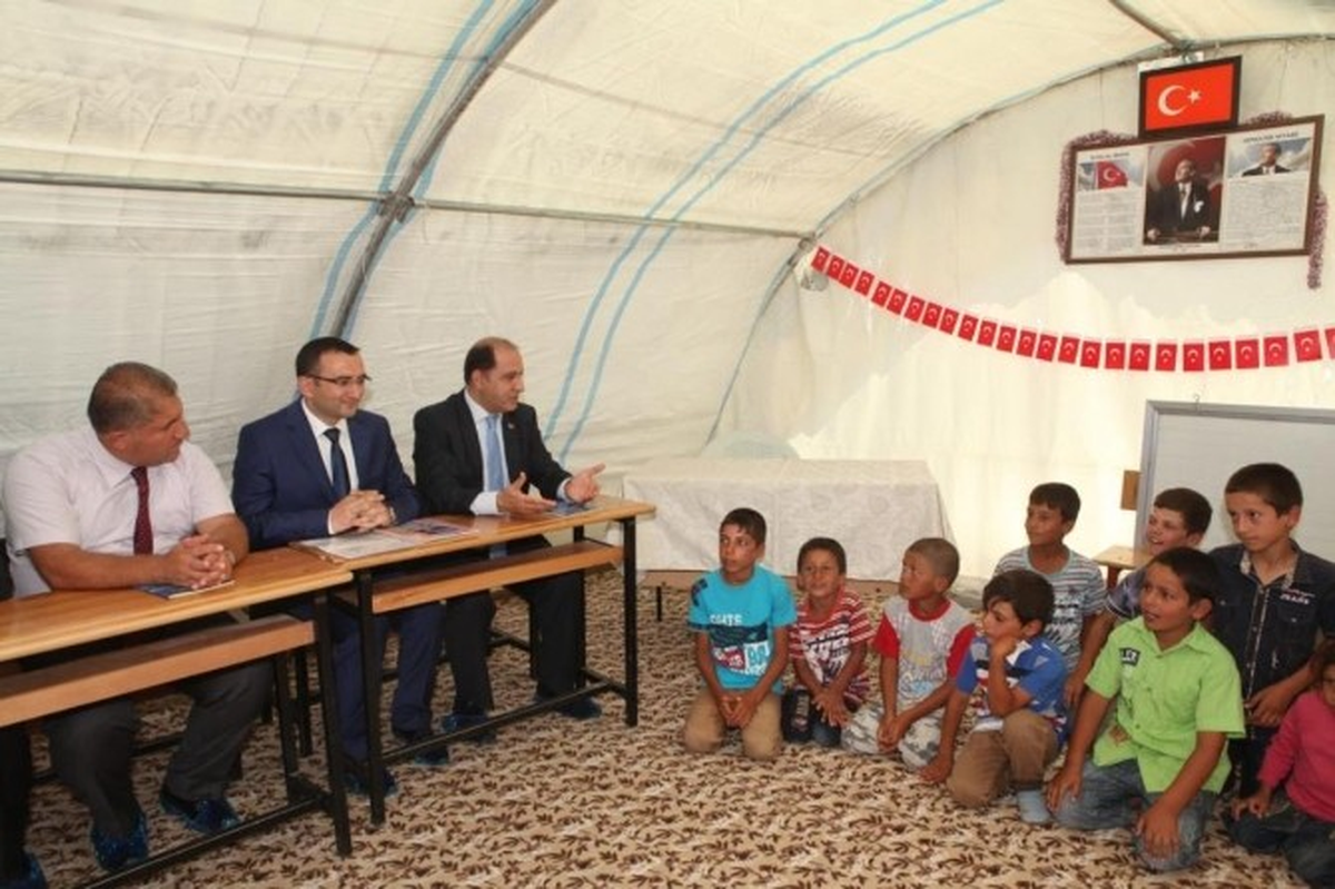 Valinin Ziyaretiyle Yüzleri Güldü