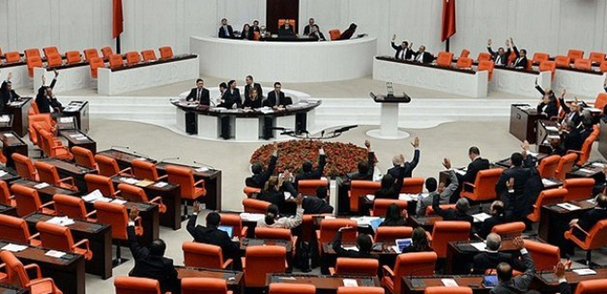 AK Parti Meclis\'i Olağanüstü Toplantıya Çağırdı