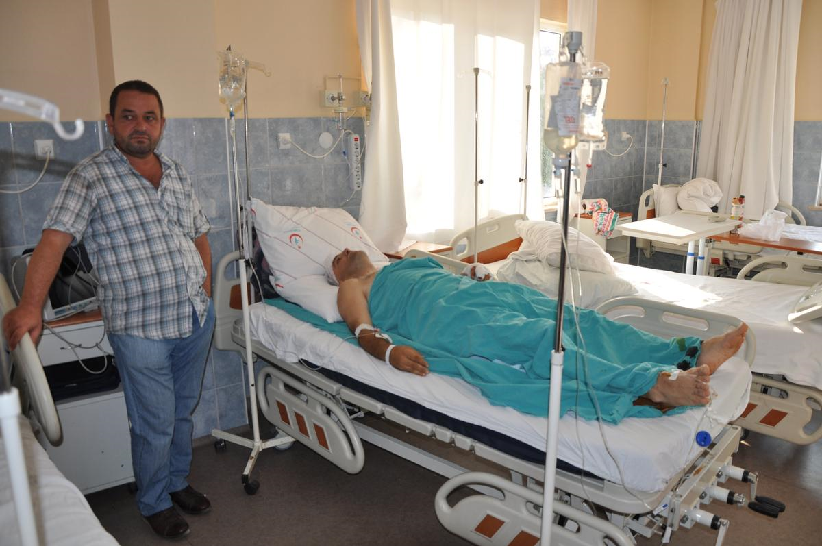 Antalya\'da Kamyonet Uçuruma Yuvarlandı: Bir Ölü, 2 Yaralı
