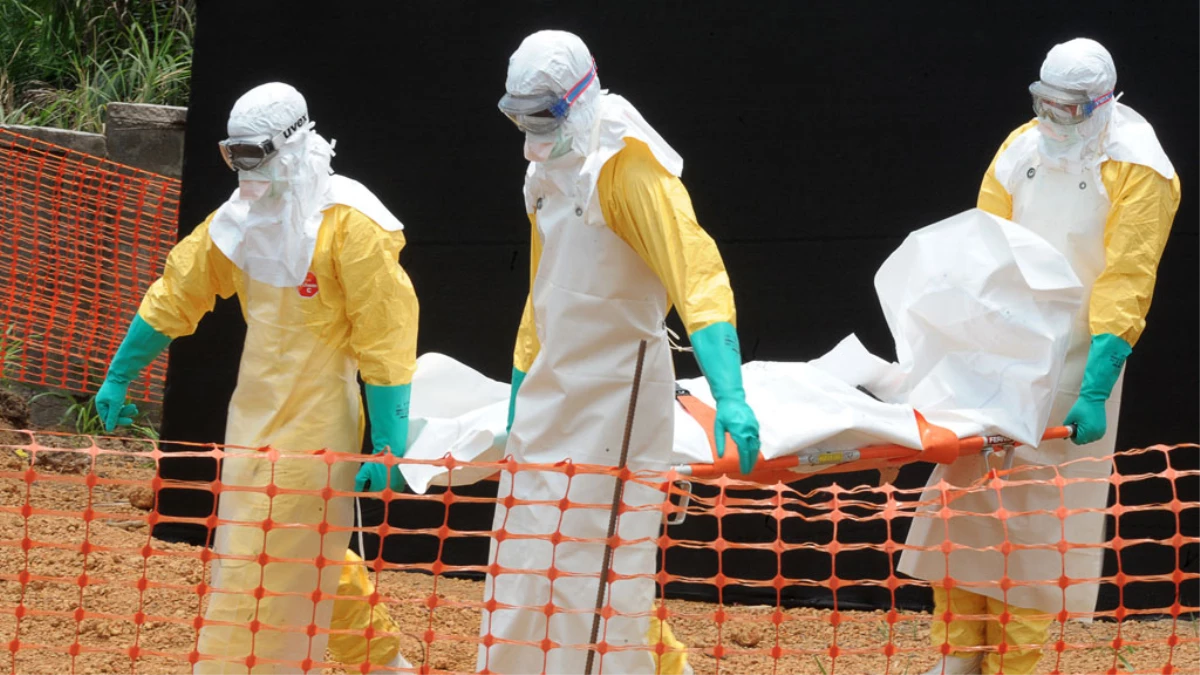 Batı Afrika\'da Ebola Salgını Ölümleri Grevi Getirdi