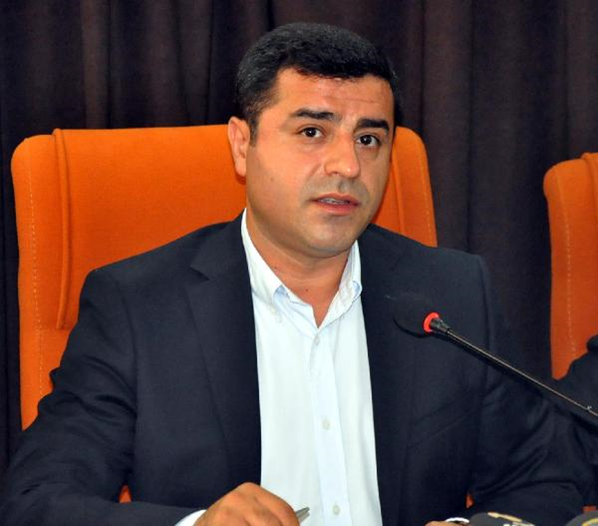 Selahattin Demirtaş: IŞİD\'e Karşı Kürt Ordusu Kurulmalı