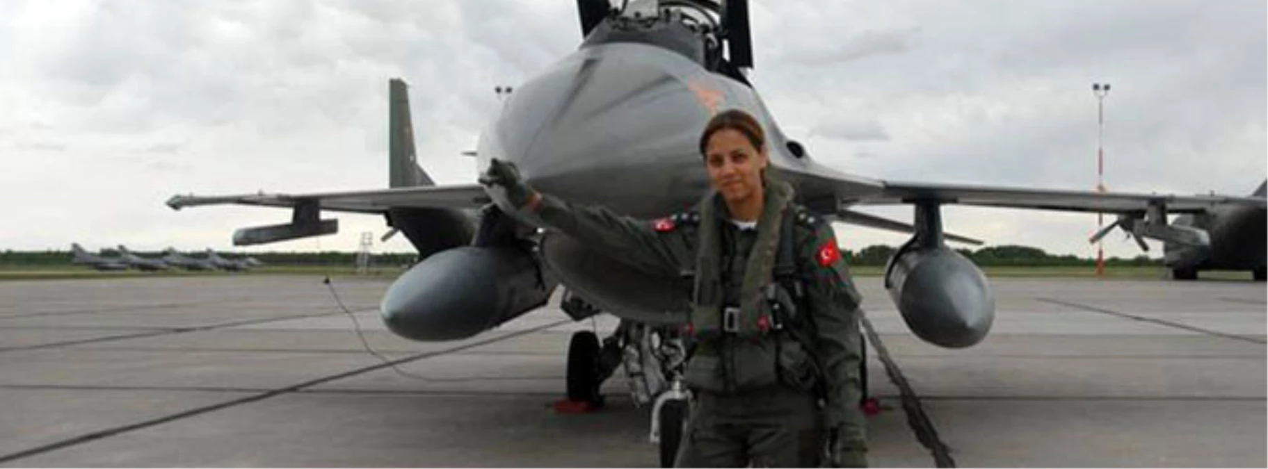 Diyarbakır\'da Düşen Uçaktan Pilot, Yara Almadan Kurtuldu