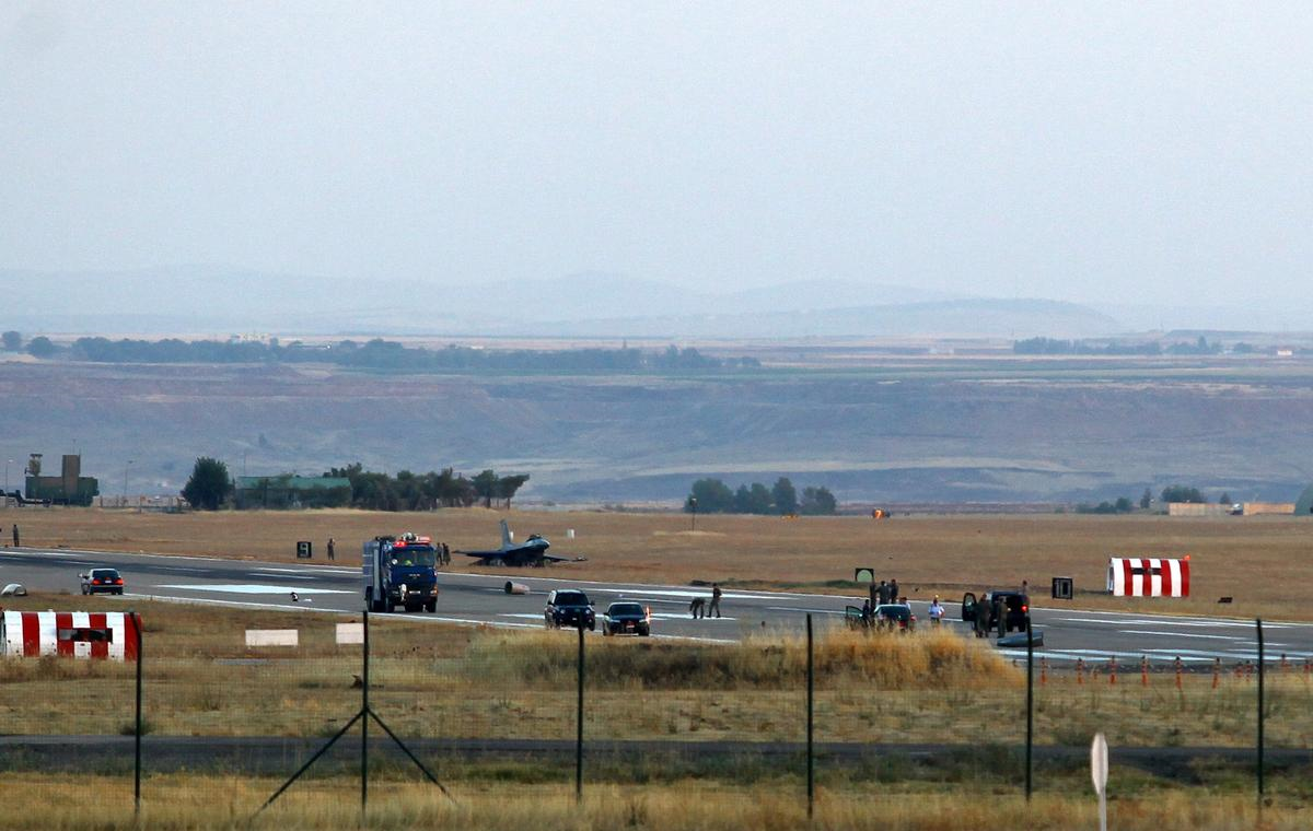 Diyarbakır\'da F-16 Savaş Uçağının Düşmesi