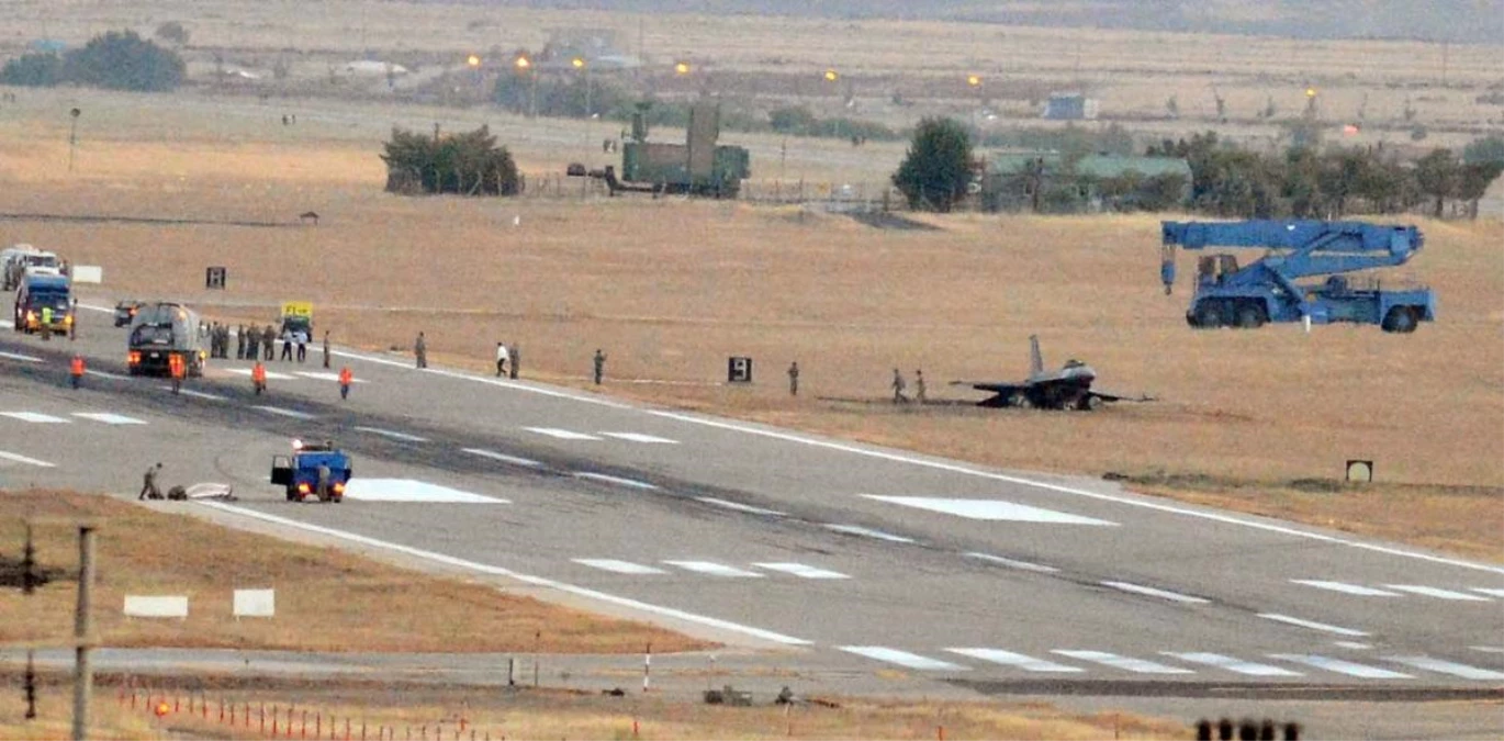 Diyarbakır\'da F-16 Savaş Uçağı Düştü