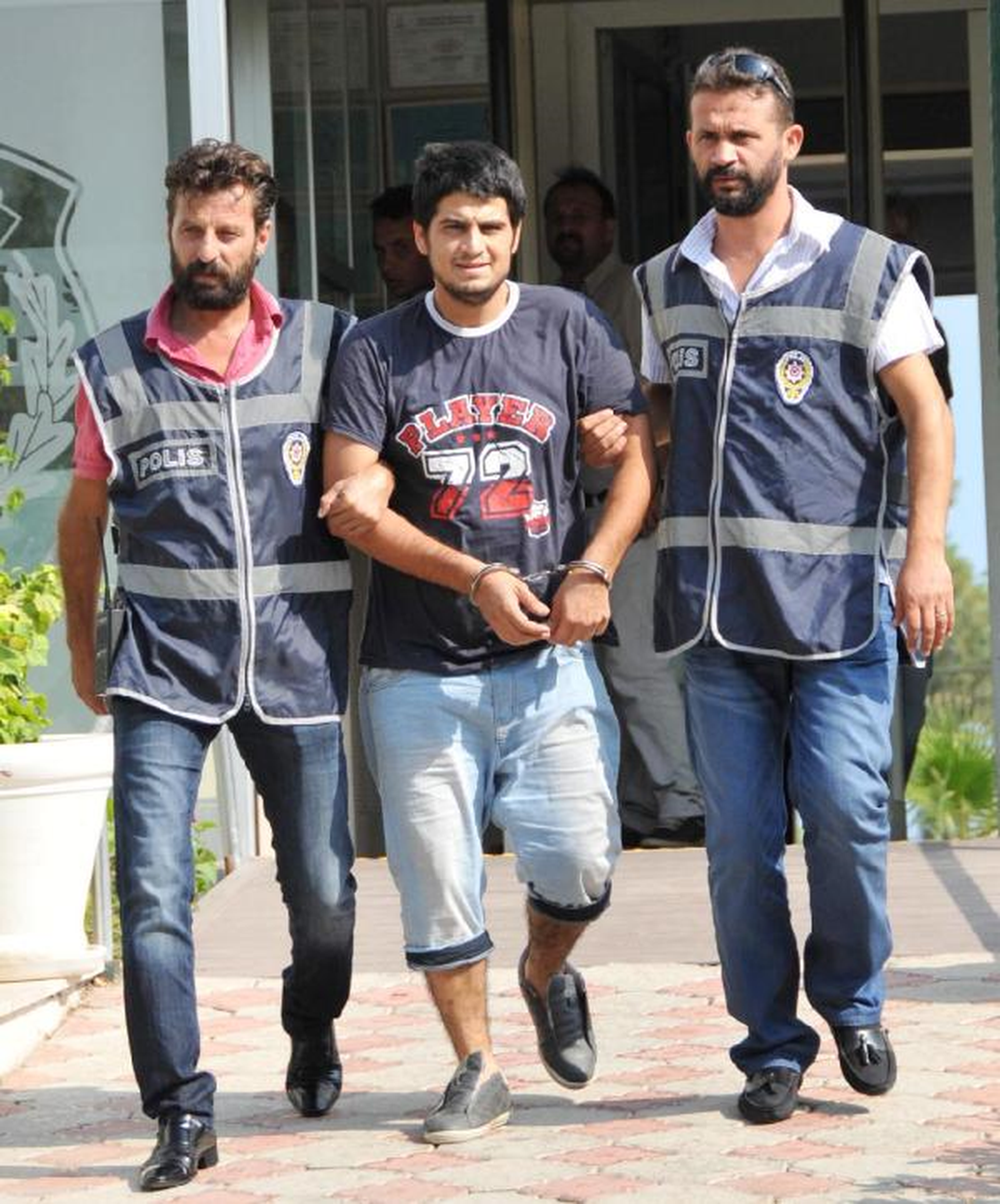 Evlere Balkondan Giren Hırsızlar Yakalandı