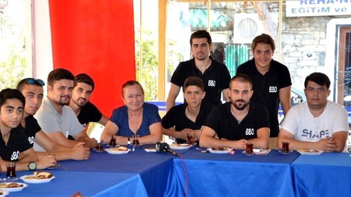 Foça\'da Sokak Hayvanlarına Yardım Gecesi Düzenleniyor