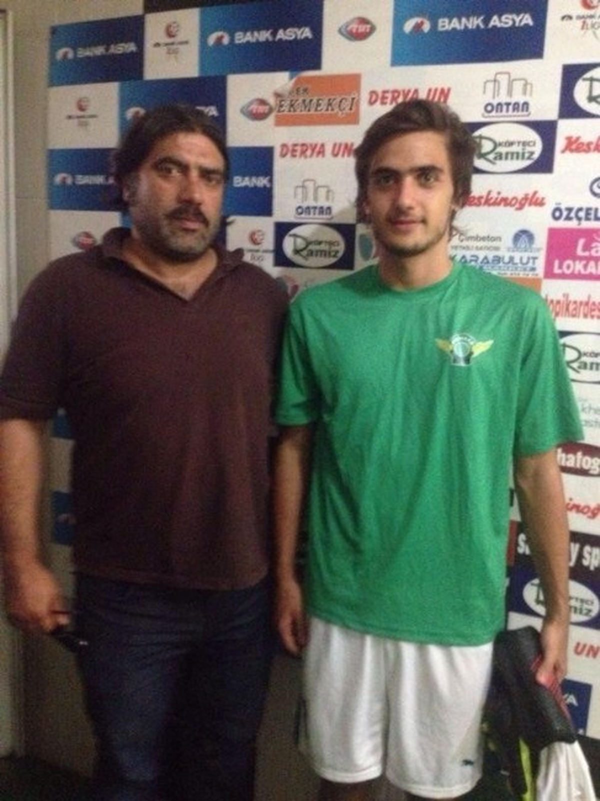 Akhisar Belediyespor\'a Transfer Olan Genç Yiğithan, Babasının İzinde