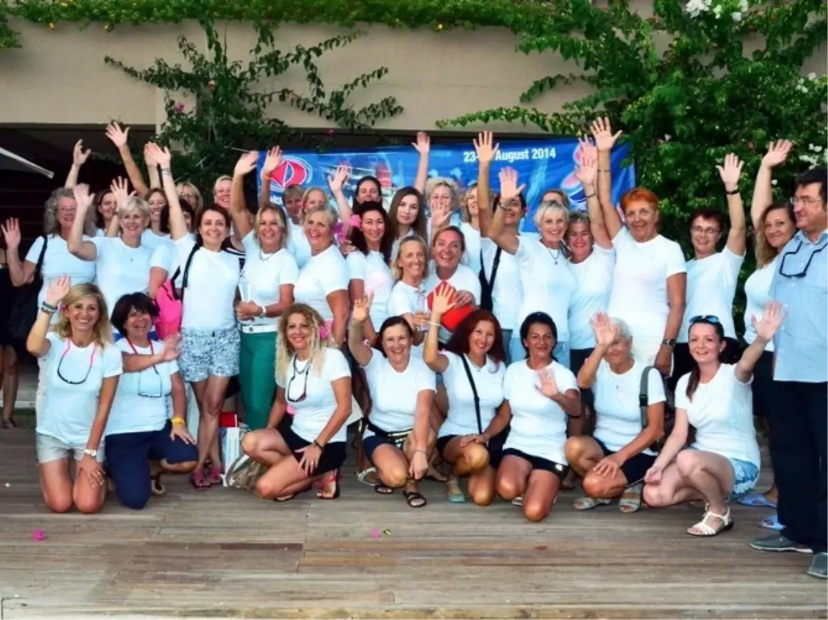 Kadın Yelkenciler \'Meme Kanseri\'ne Dikkat Çekti