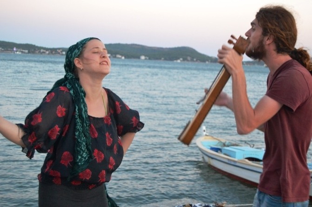 Kemençeyle Hem Tatil Yapıyorlar Hem Para Kazanıyorlar