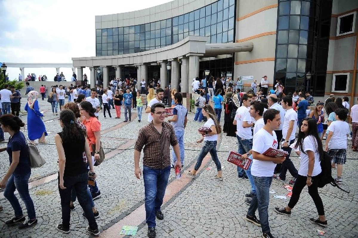 Kocaeli Üniversitesi\'nde Kayıt Heyecanı