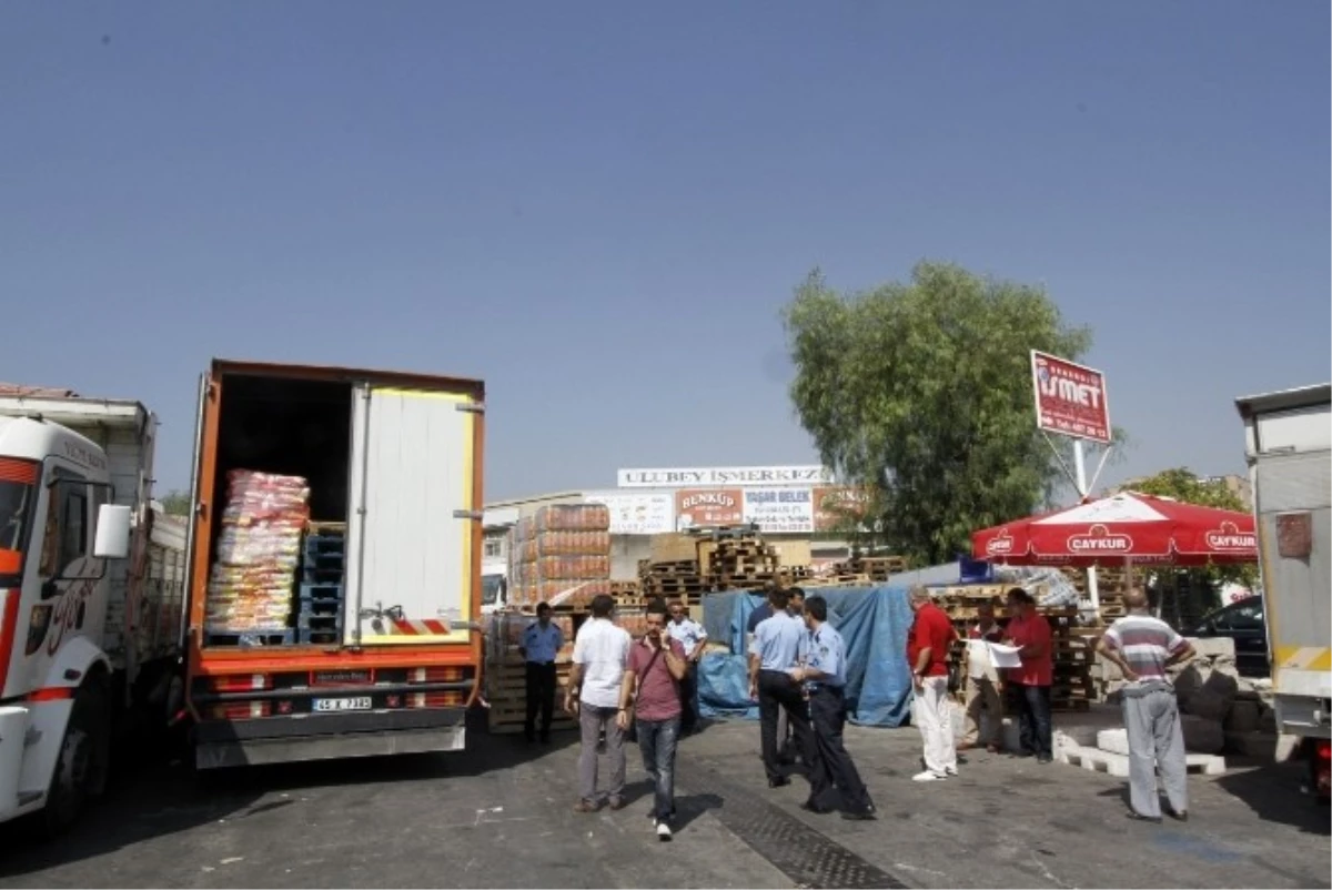 Konak Zabıtası\'ndan Gıda Çarşısı\'nda İşgale Geçit Yok