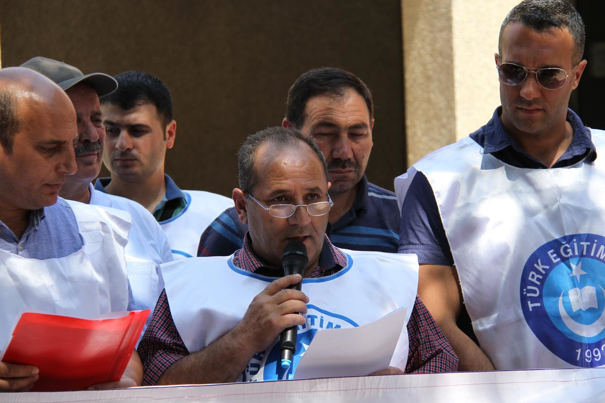 Okul Müdürlerinden Siyah Çelenkli Protesto