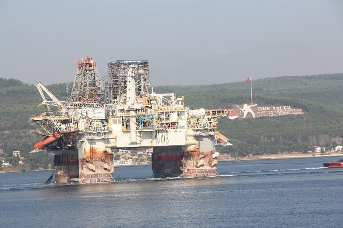 Petrol Arama Platformu Çanakkale Boğazından Geçti