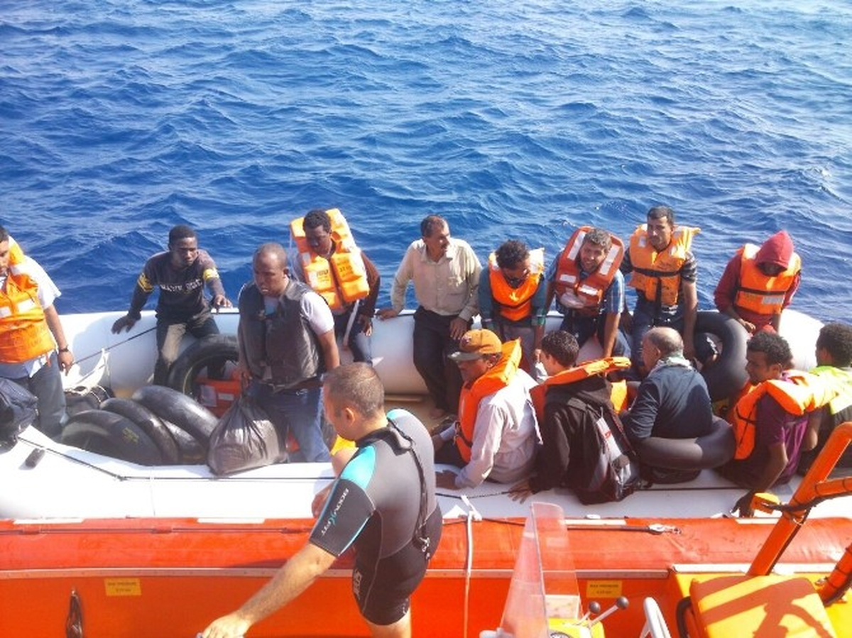 Sahil Güvenlik Ekipleri, Son 48 Saatte 200 Kaçak Mülteciyi Ölümden Kurtardı