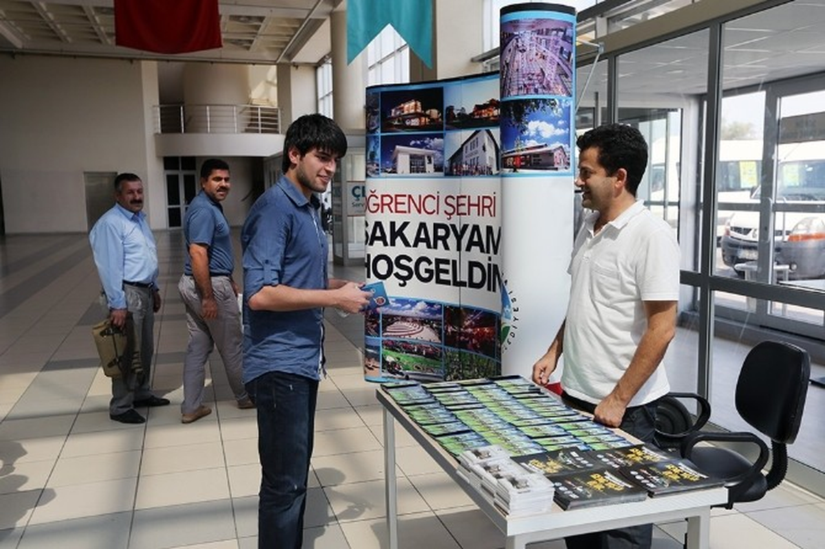 Sakarya Büyükşehir Saü\'lü Öğrencileri Karşılıyor