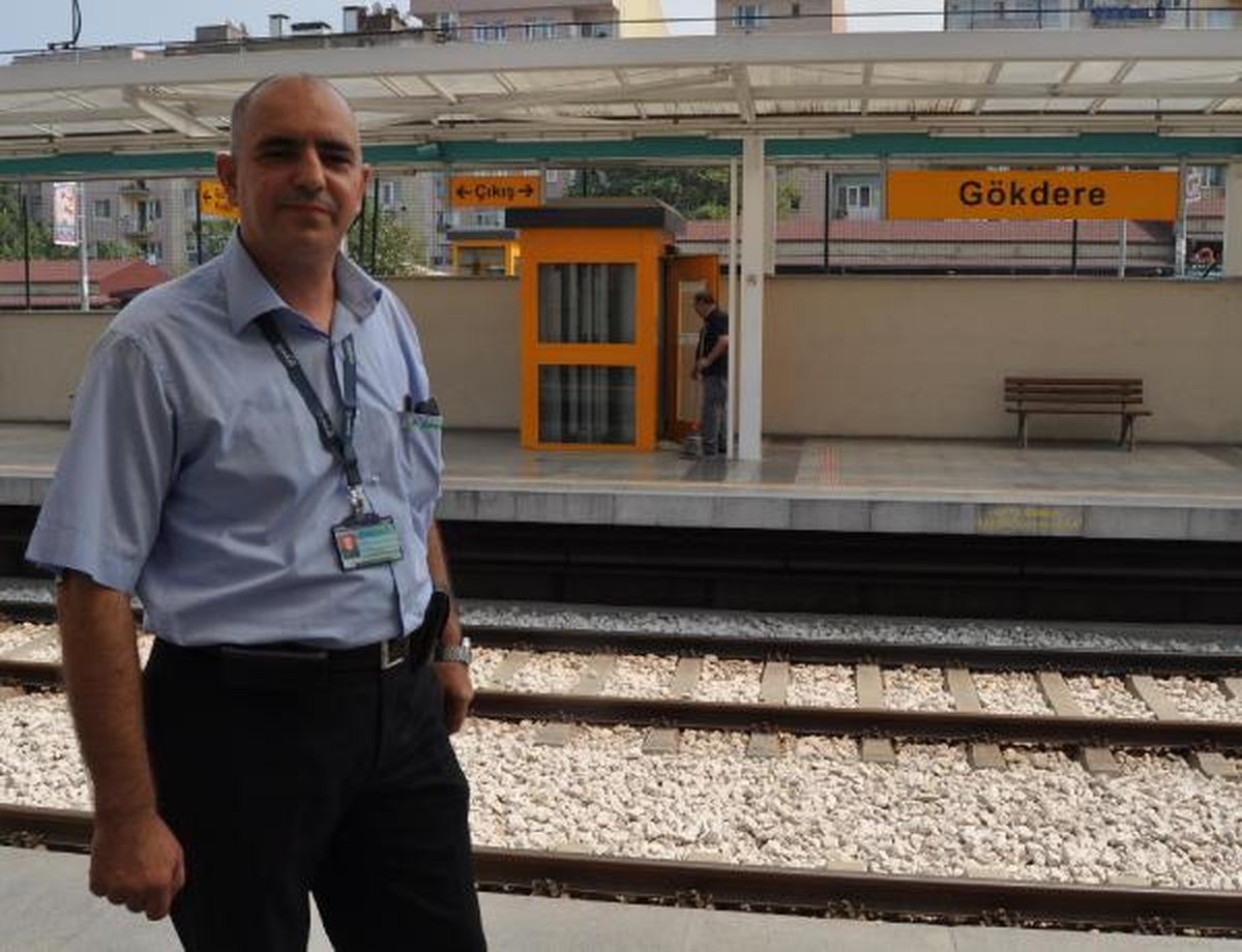 Rayların Üzerinden Son Anda Kurtarıldı