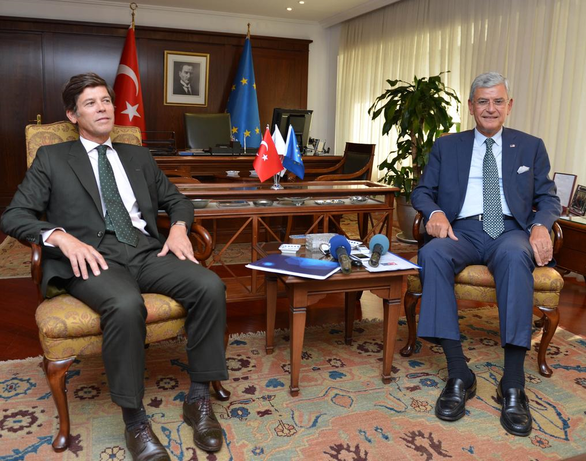AB Bakanı Bozkır, Portekiz\'in Ankara Büyükelçisi Cabral\'ı Kabul Etti