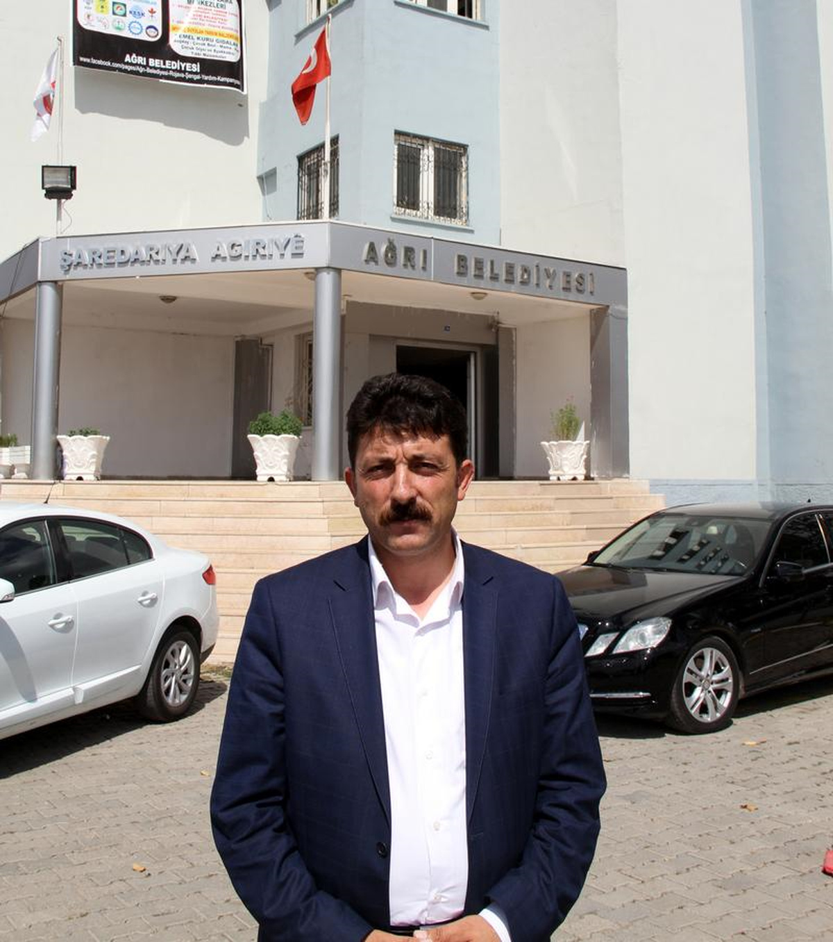 Ağrı Belediyesinden Çok Dilli Tabela