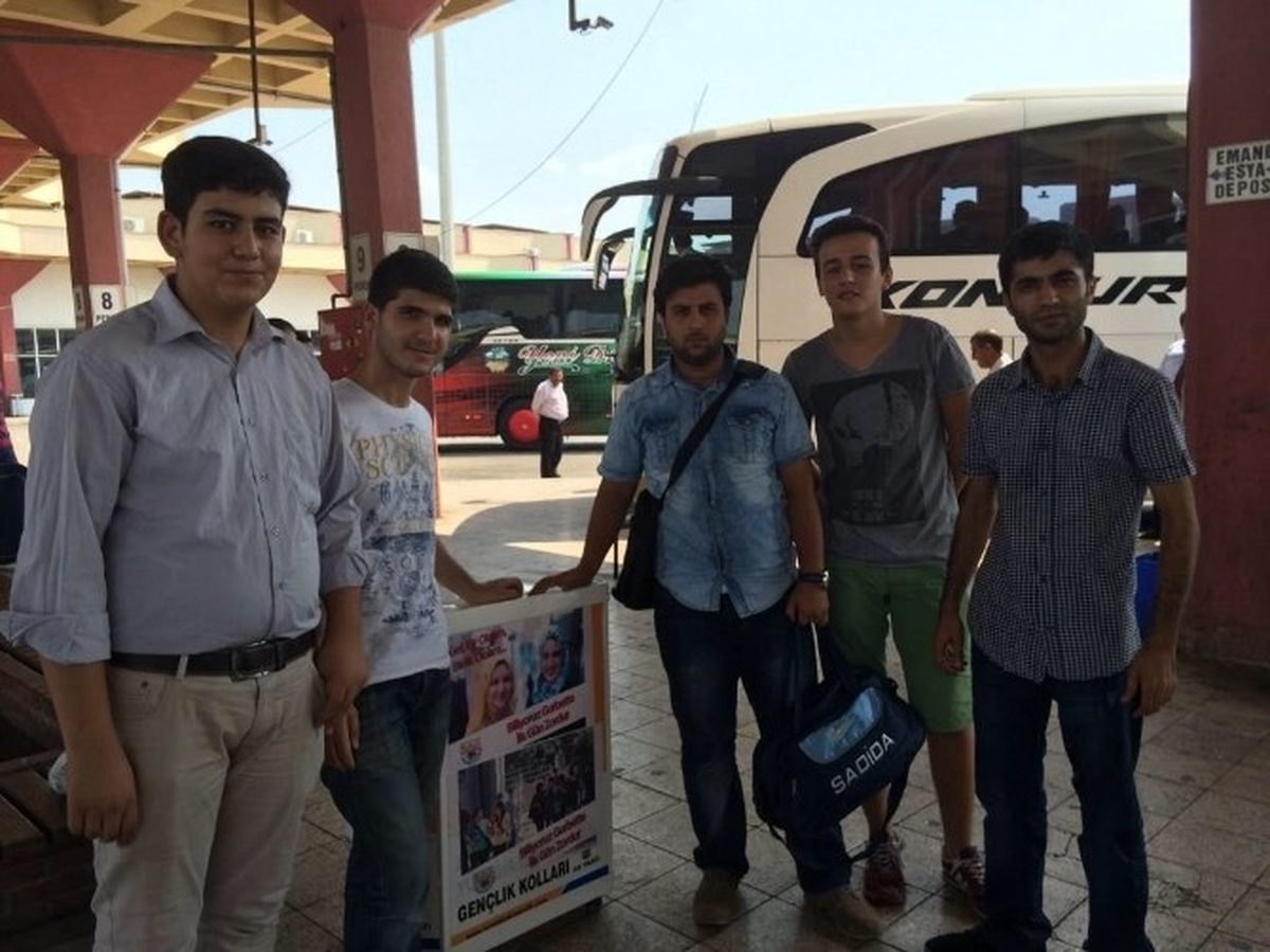 Adana AK Gençlik\'ten, Üniversite Öğrencilerine Karşılama Hizmeti